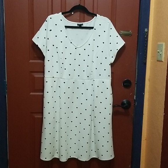 Lovely womens heart dress - Picture 1 of 3